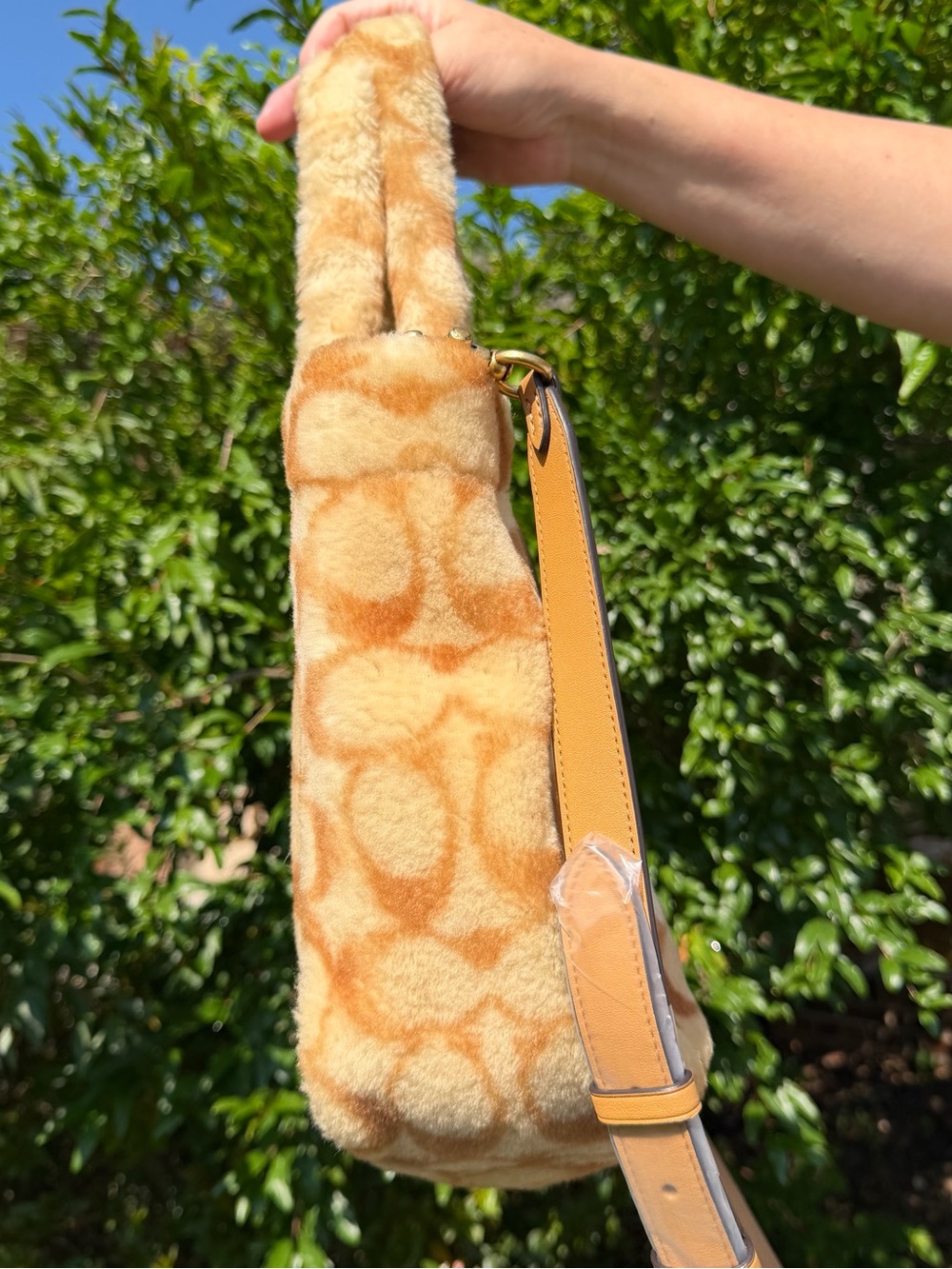 NWT Coach Tote 28 In Signature Shearling CC442 - Picture 5 of 12